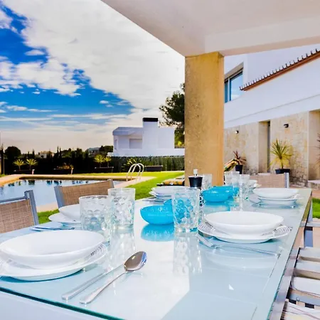 Villa Garden By Rock