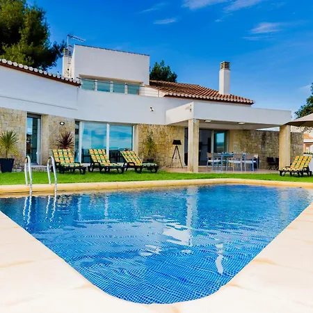 Villa Garden By Rock